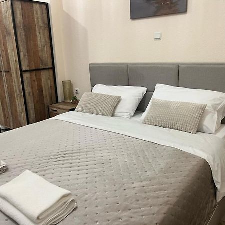 Golden Fleece Apartment Vipgreece เอเธนส์ ภายนอก รูปภาพ
